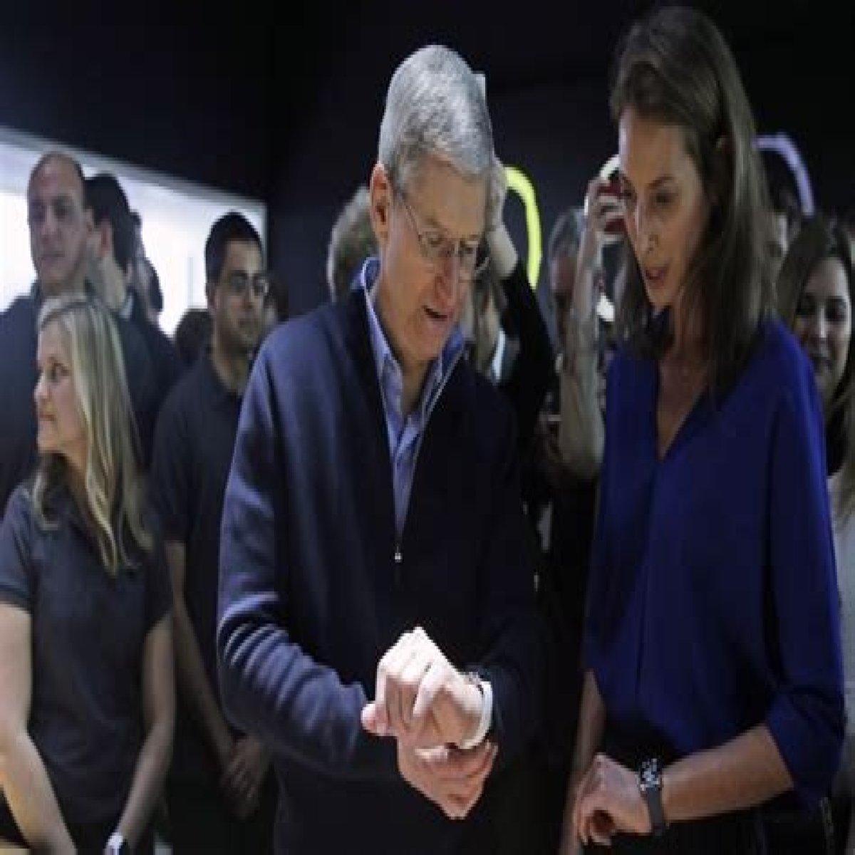 Apple boss Tim Cook to donate $800m fortune to charity | Business and Economy