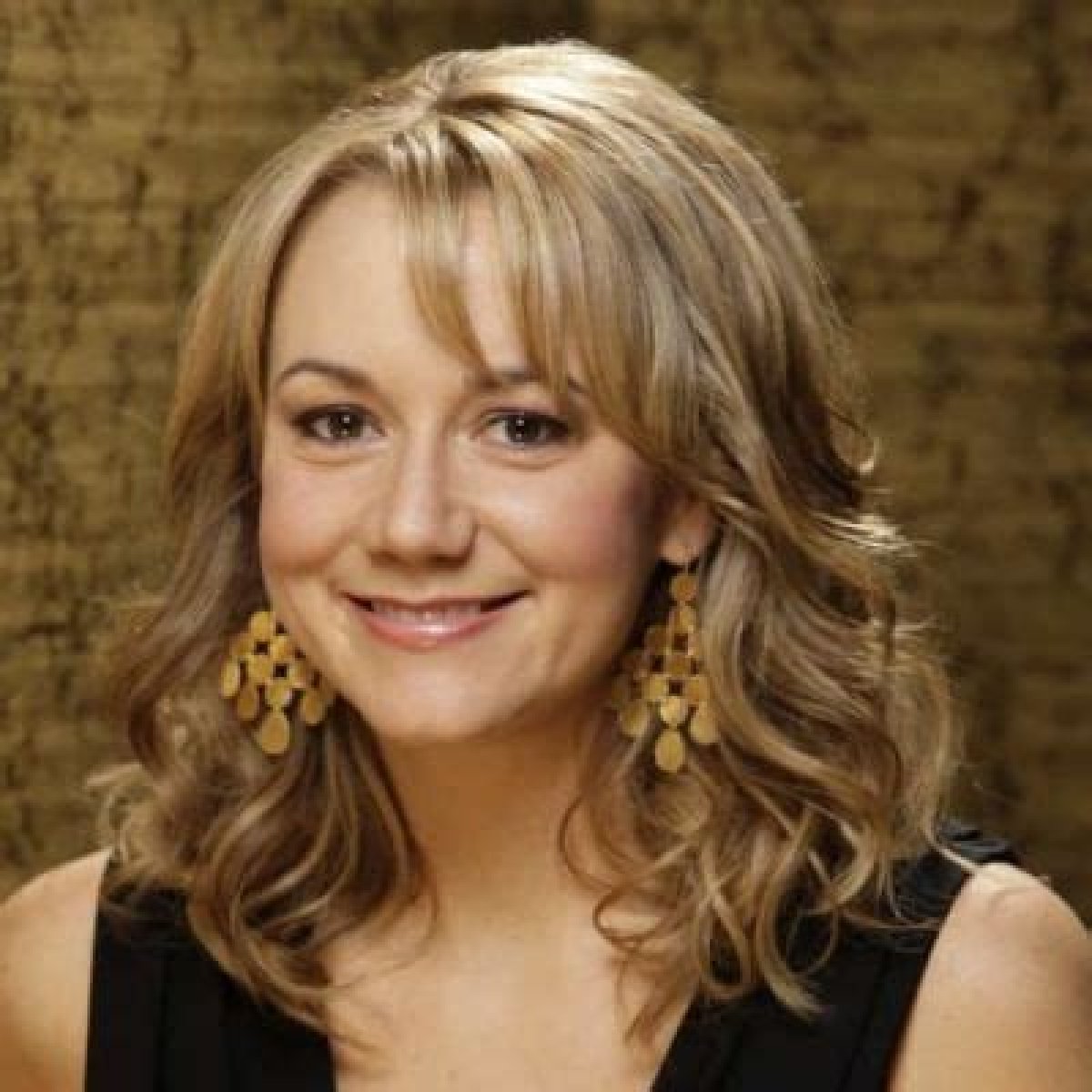 Megyn Price- Bio, Age, Height, Husband, Net Worth, Career