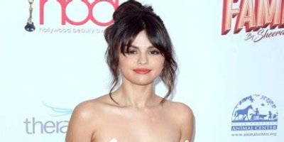 Selena Gomez Says She Misses Cuddling Her Friends While Practicing Social Distancing!