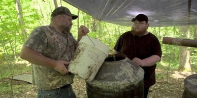   Why do Moonshiners use a raccoon pecker to distil their liquor?    Thu 28 October 2021 12:26    Helen Williams    